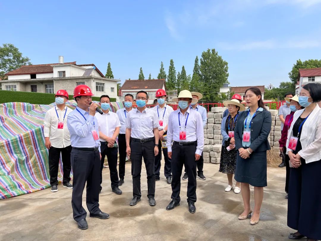 市人大常委会副主任杨守奎,副市长郑雪梅,市人大常委会秘书长王清和